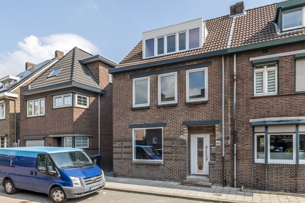 Te koop: Verrassend ruime geheel gemoderniseerde gasloze (2025-2026) halfvrijstaande woning uit 1936 nabij centrum Hoensbroek